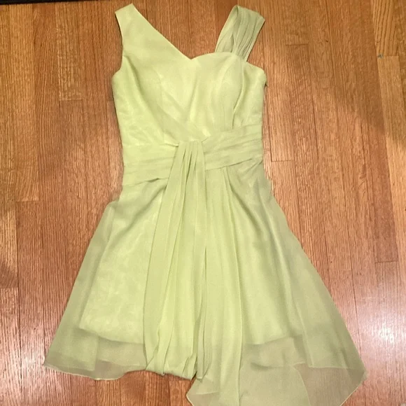 Beautiful Chartreuse Green Cocktail Dress Size 4 - Picture 11 of 15